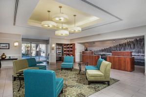 La Quinta Inn & Suites by Wyndham Bakersfield North hotel lobby in Bakersfield, California