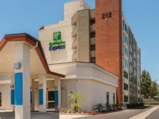 serviced accommodation fullerton Holiday Inn & Suites Anaheim - Fullerton