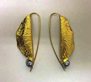Earring 24k gold and black pearls