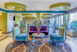 La Quinta Inn & Suites by Wyndham Oakland Airport Coliseum hotel lobby in Oakland, California
