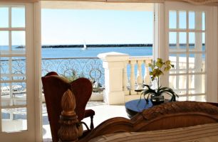 resort hotel oceanside Oceanside Marina Suites‎