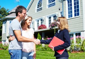 What to Expect When Selling With an Agent