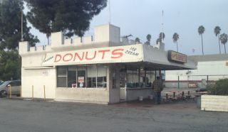 donut shop pomona Manna Donuts