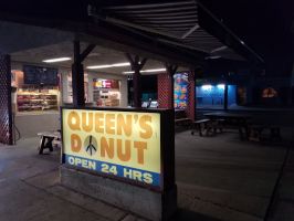bagel shop pomona Queen's Donut