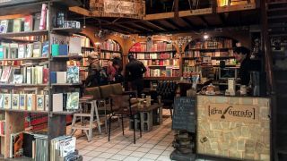 editoriales de libros en san diego El Grafógrafo: libros & café