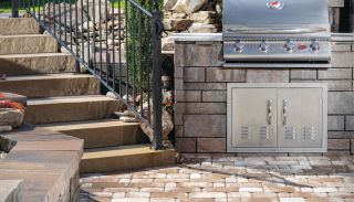 PAVER OUTDOOR KITCHENS Our paver installation company has crafted multiple outdoor kitchens in Thousand Oaks and has a deep understanding of what it takes to build durable and aesthetic space for the outdoor living areas.