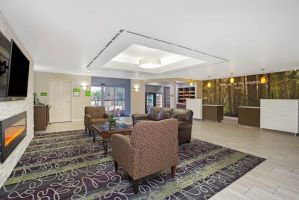 La Quinta Inn & Suites by Wyndham Visalia/Sequoia Gateway hotel lobby in Visalia, California
